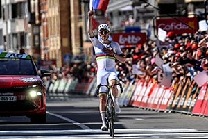 Tadej Pogačar takes another epic Ličge-Bastogne-Ličge victory