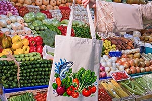 Waterfront Market Invites Dubai to ‘Carry What Matters' Through a Community Desi